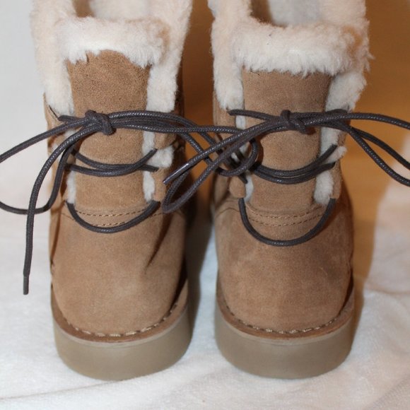NEW UGG NAIYAH LACE UP SUEDE‎ SHEARLING LINED ANKLE BOOTIES CHESTNUT - Picture 2 of 8